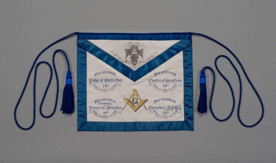 Masonic apron from 1911